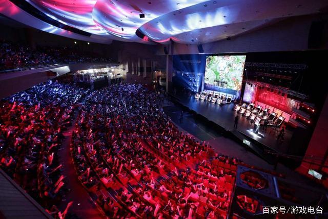 能展现出极 能展现出极