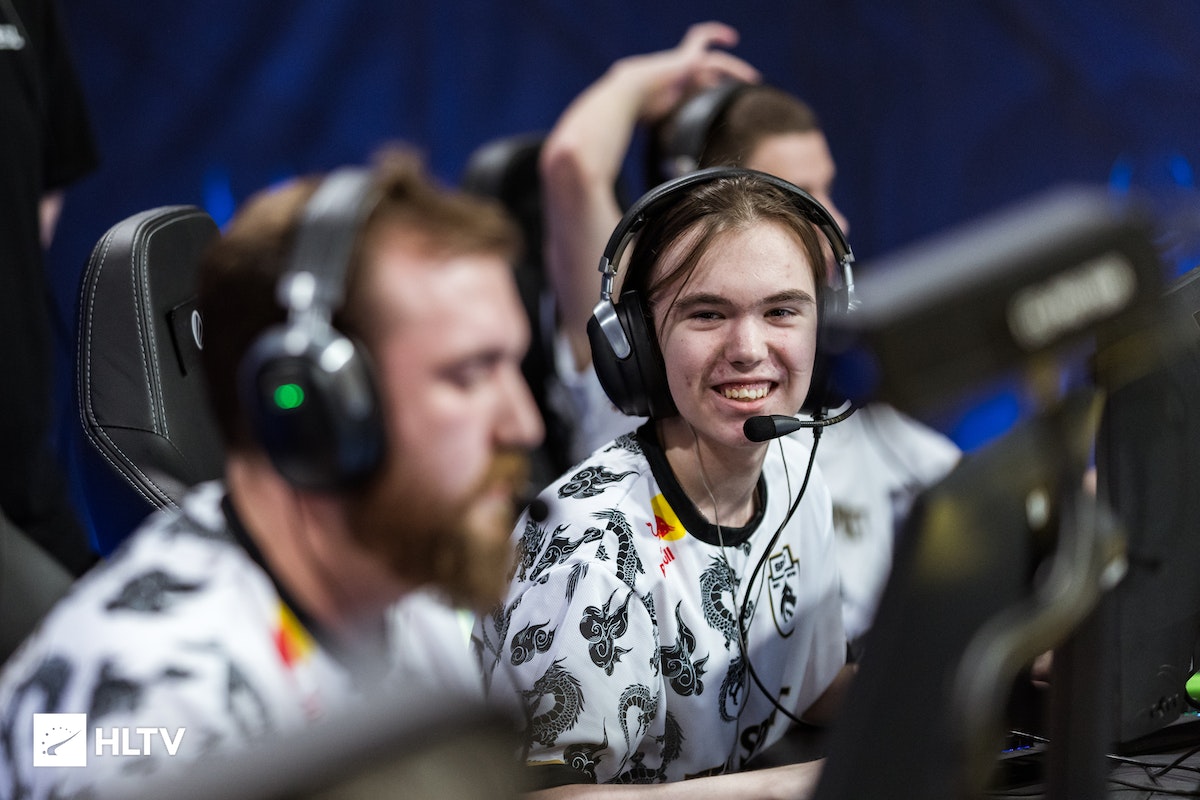 首发阵容时 首发阵容时