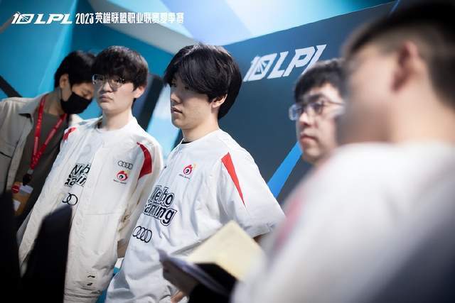 的活力与稳 的活力与稳