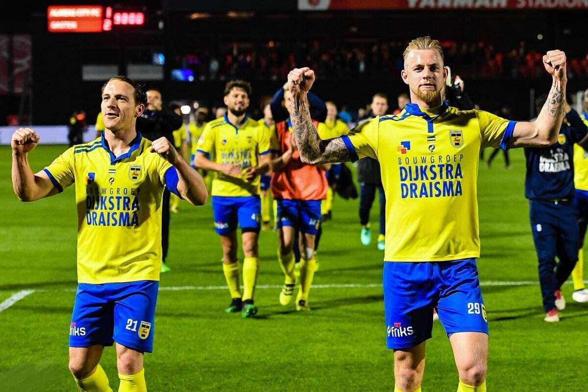 采取更为审 采取更为审