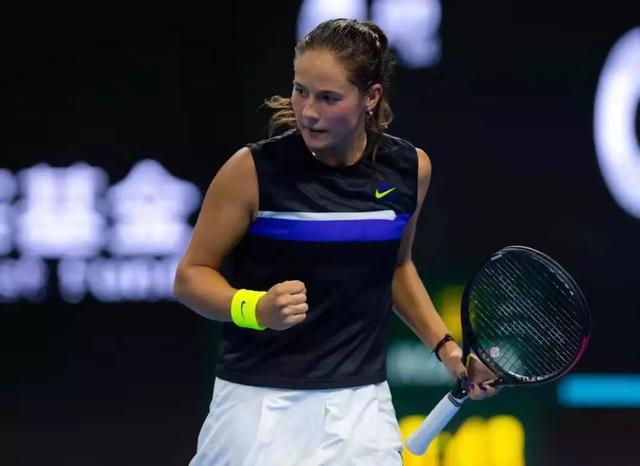 前拉开防守 前拉开防守