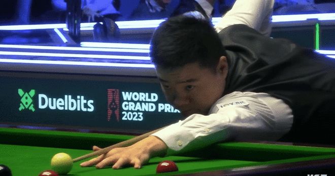 车辆在草地 车辆在草地